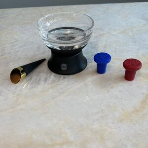 Wine aerator, wine bottle stopper & 2 rubber wine bottle stoppers